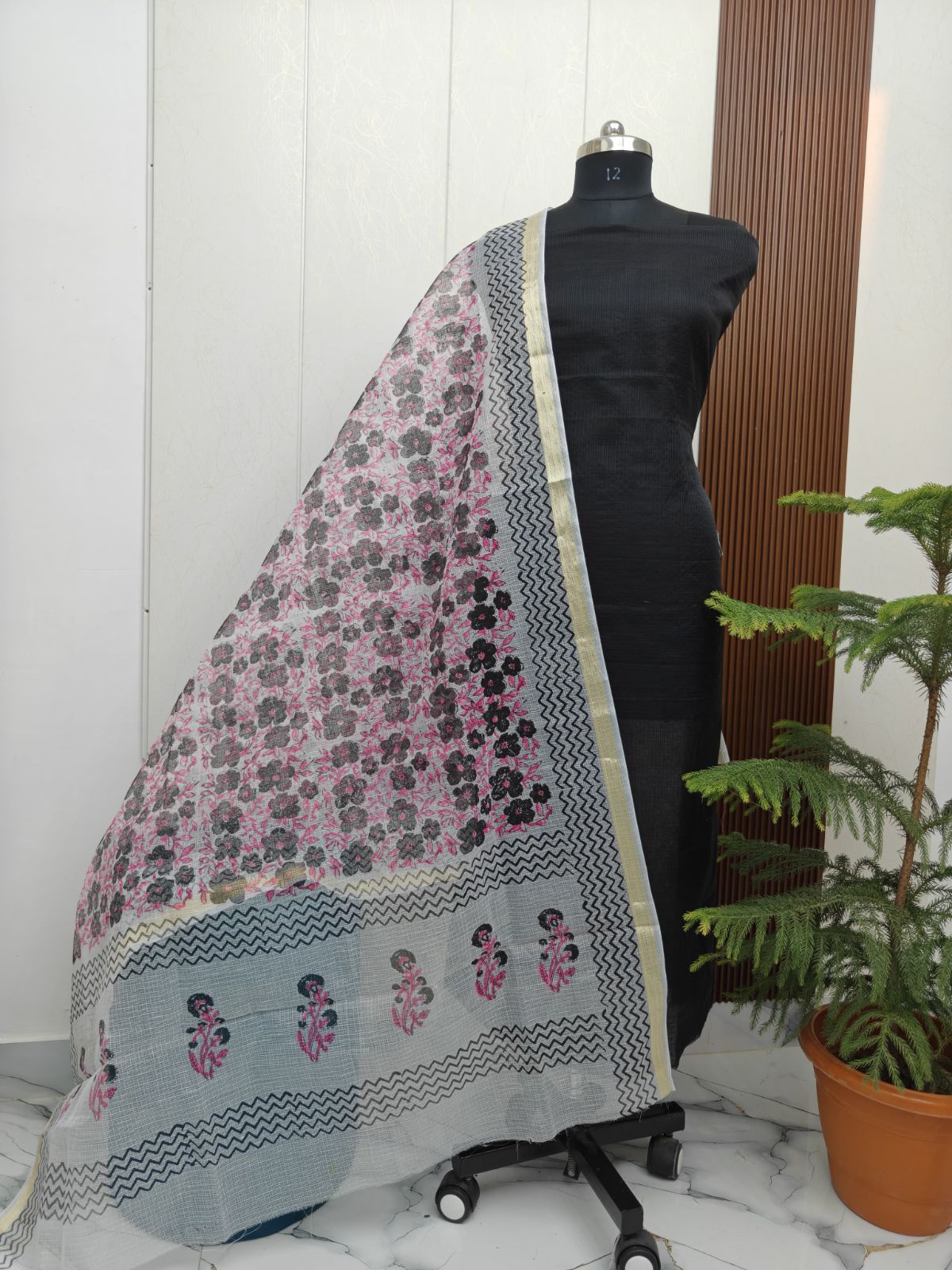 Kota Plain Top With Beautiful Block Printed Kota Dupatta