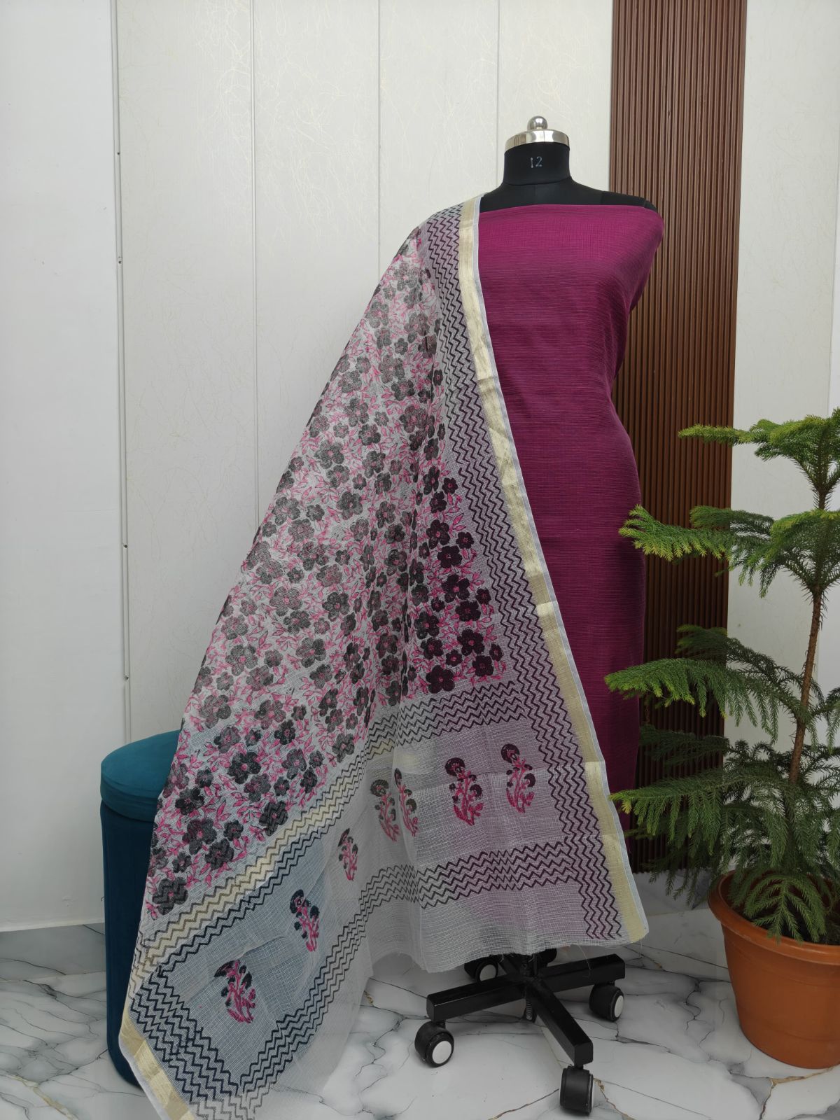 Kota Plain Top With Beautiful Block Printed Kota Dupatta