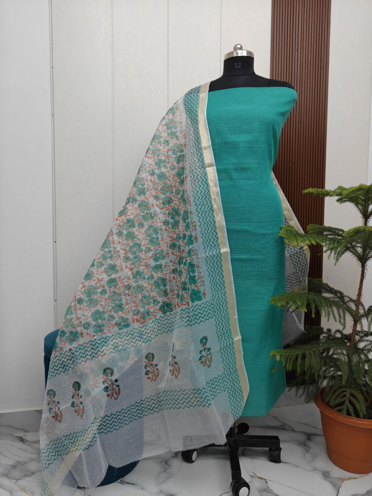 Kota Plain Top With Beautiful Block Printed Kota Dupatta