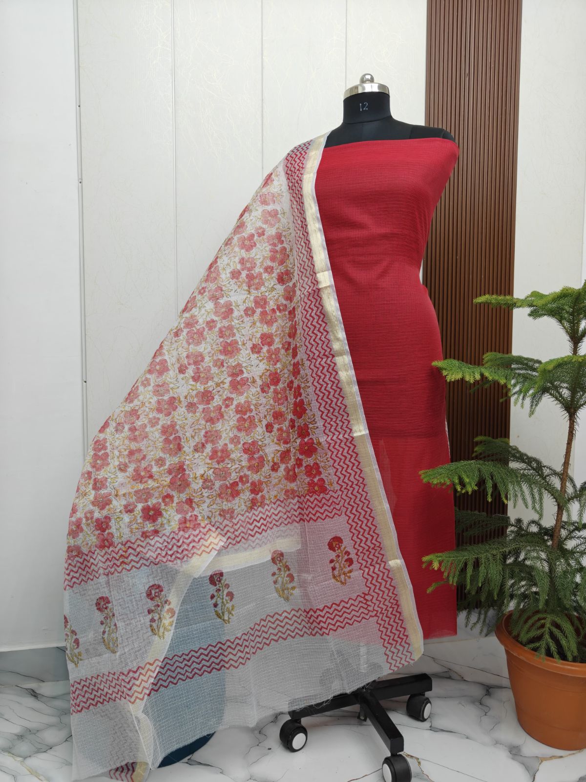 Kota Plain Top With Beautiful Block Printed Kota Dupatta