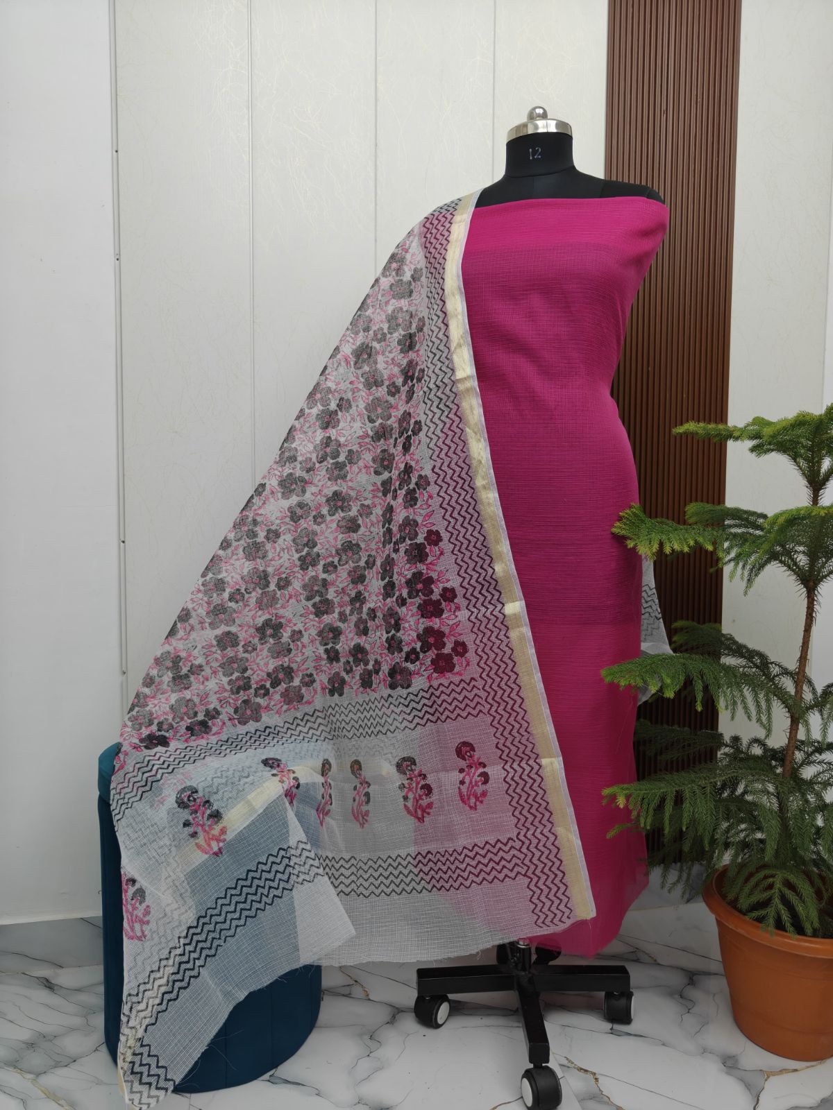 Kota Plain Top With Beautiful Block Printed Kota Dupatta